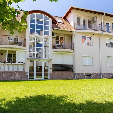 Compass Apartmanok Iv. Apartment *